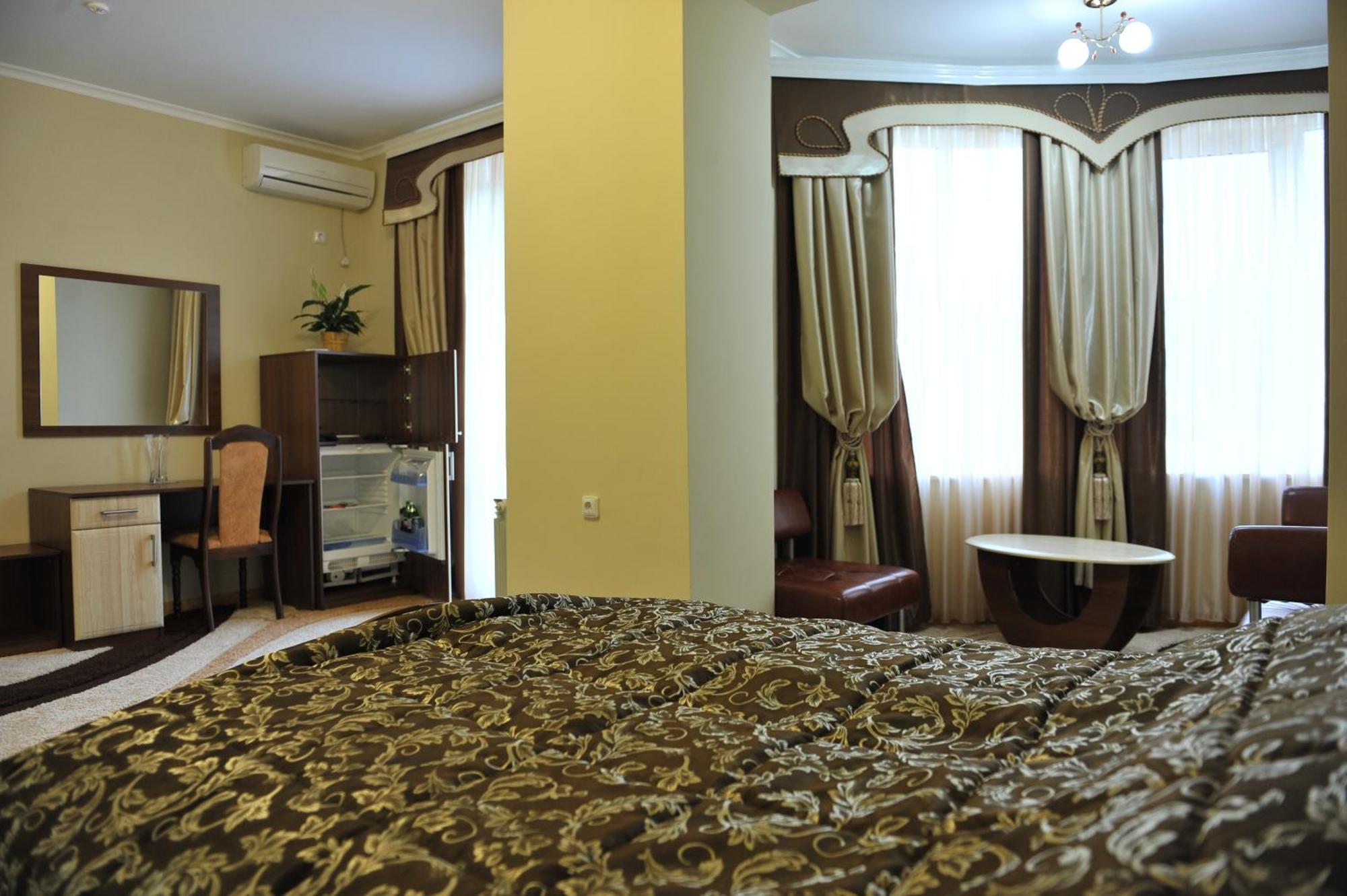Andinna Hotel Cernăuți Exterior foto