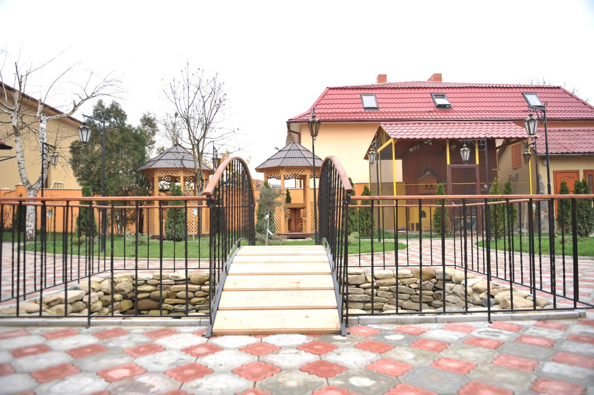 Andinna Hotel Cernăuți Exterior foto