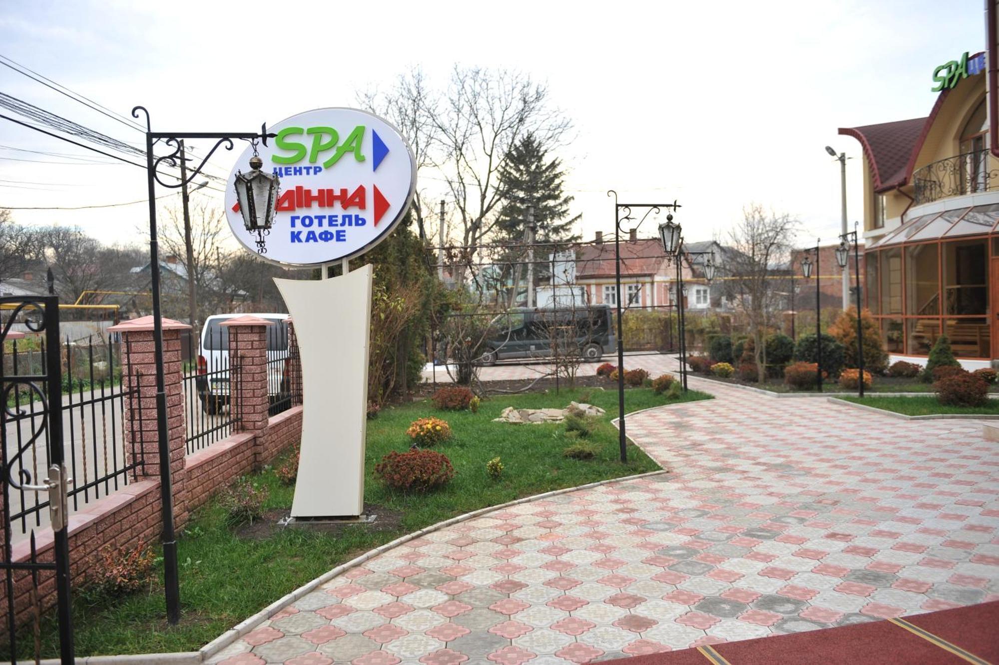 Andinna Hotel Cernăuți Exterior foto
