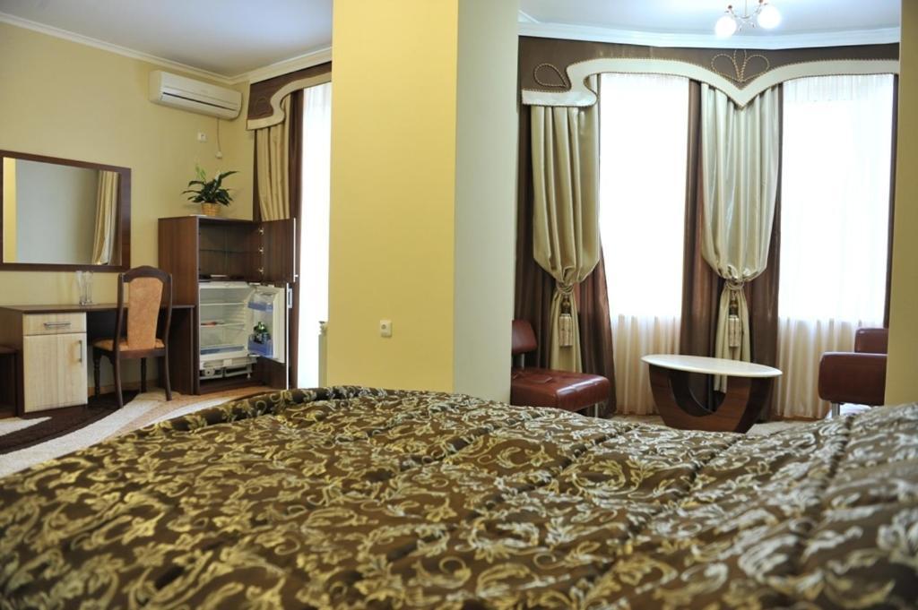 Andinna Hotel Cernăuți Exterior foto